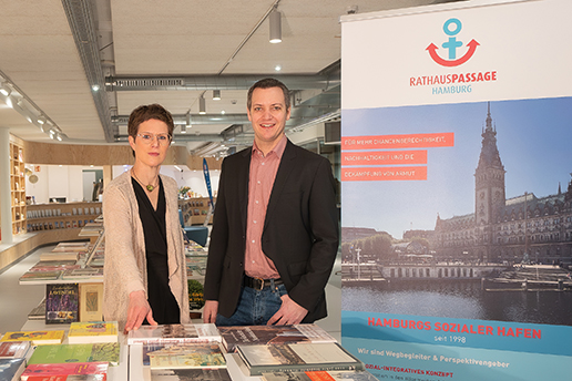 Frau Dr. Winterberg und Herr Dobbertin in der Rathauspassage
